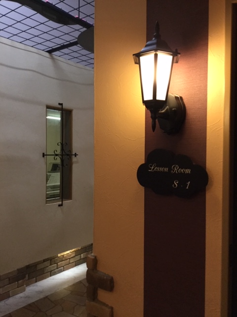 楽器演奏で楽しく脳活！ 大人のピアノ、フルート、ハーモニカ、二胡教室...  好評開講中。