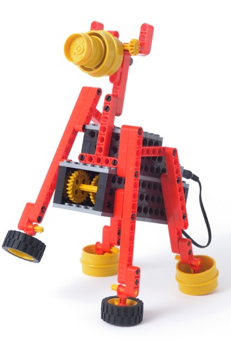 大人気のロボット教室。科学、技術、工学、数学分野を総合的に育む教育です